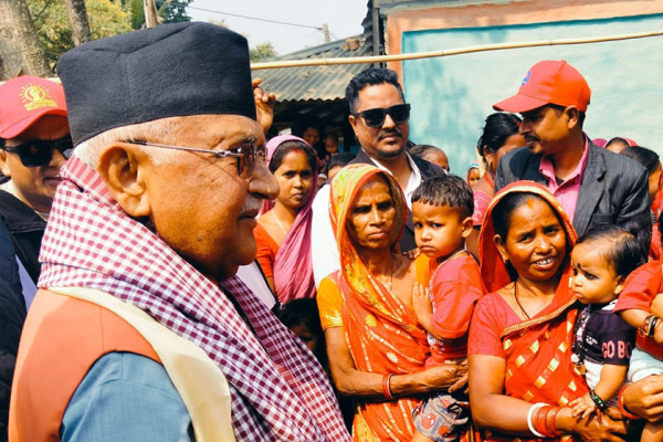 ओलीलाई मतदाताले भने : हामी भोट दिन्छौँ, तपाईं हामीलाई विकास दिनुस्’